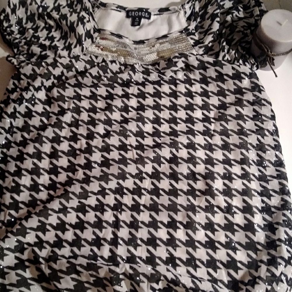 Girls black and white 7-8 shirt/blouse